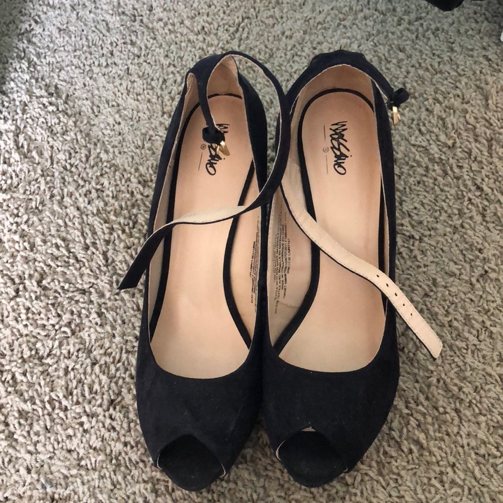 Black wedge.